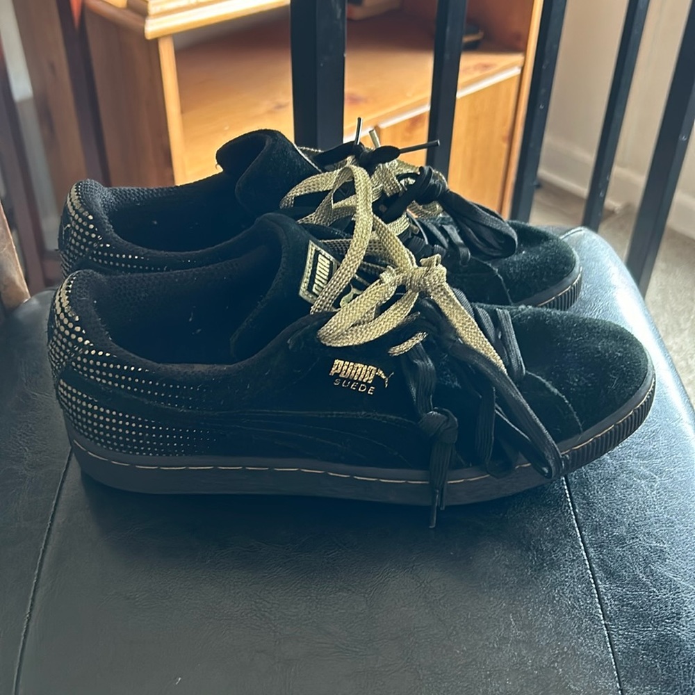 Puma low sneakers they have been worn but are in good condition